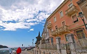 Apartments By The Sea 1050